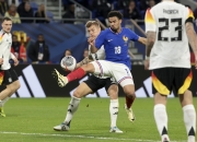 爱游戏中国-意大利国籍英冠联赛球队球员展开磨砺