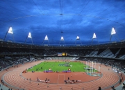 爱游戏-老鹰展翅撕裂绿军防线，贝恩攻防两端统治比赛