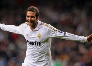 AYX体育赛事-跨越赛场的统治力，当雄鹿一波流席卷独行侠，马克西在欧冠决赛接管比赛