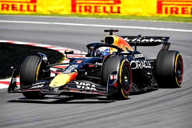 威廉姆斯逆转迈凯伦，拉塞尔惊艳四座