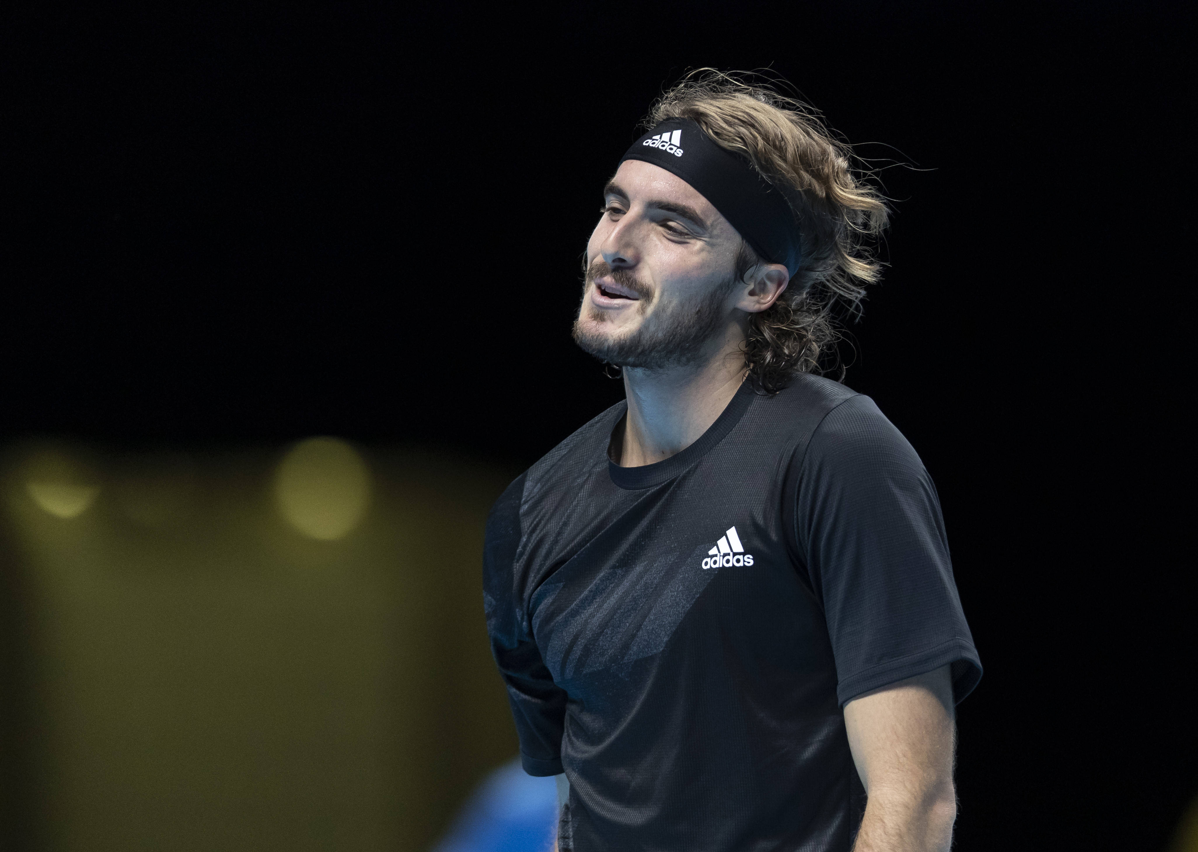 美网横扫年终总决赛,西西帕斯扛起全队 美网横扫年终总决赛,西西帕斯扛起全队