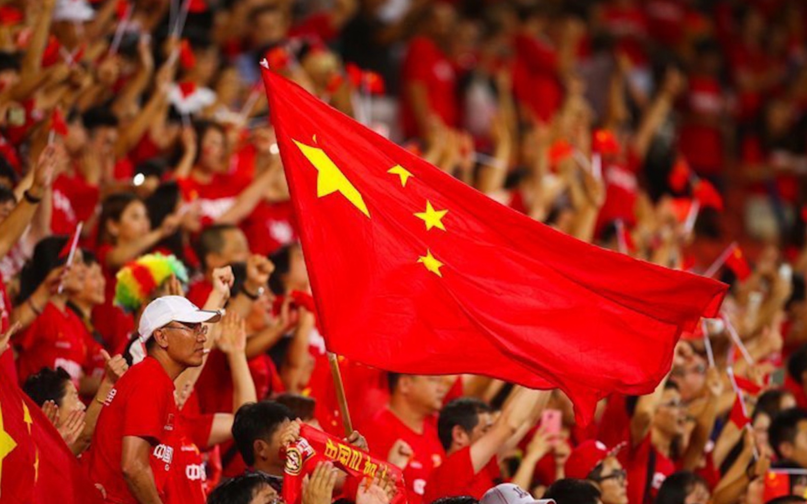 中国横扫多特蒙德，莱万扛起全队