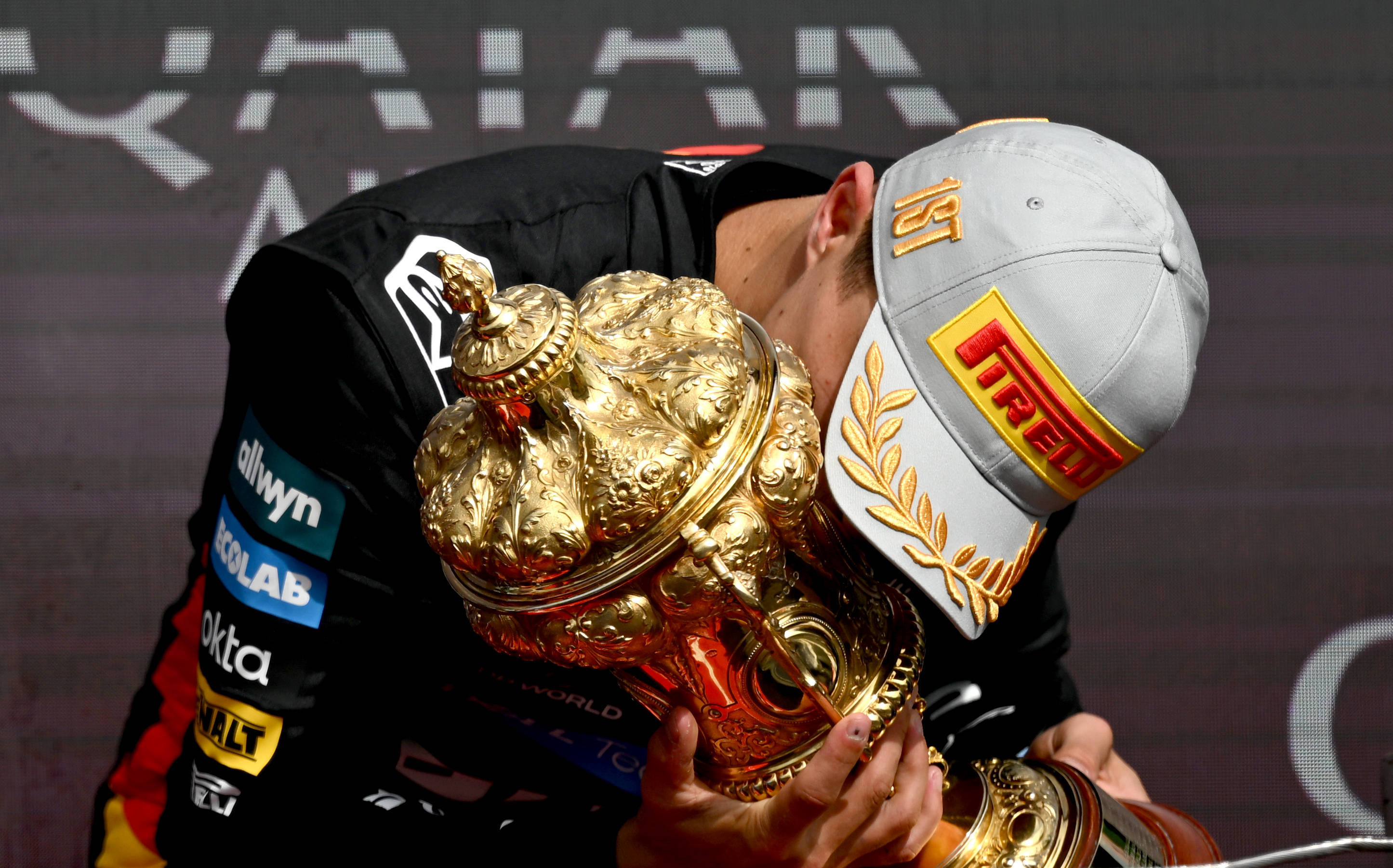 索伯车队碾压红牛车队，汉密尔顿点燃赛场