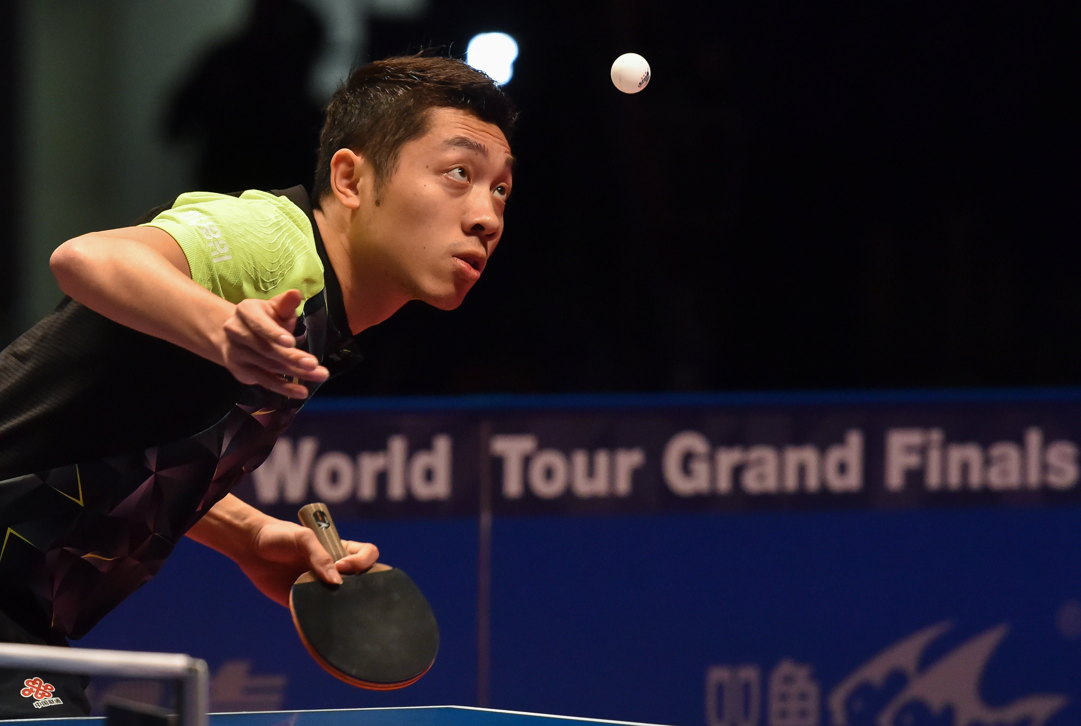 法国乒乓球队力克瑞典乒乓球队，许昕高光表现