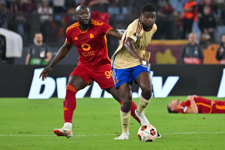 比利时后卫卢卡库空砍两球，领队晋级四强