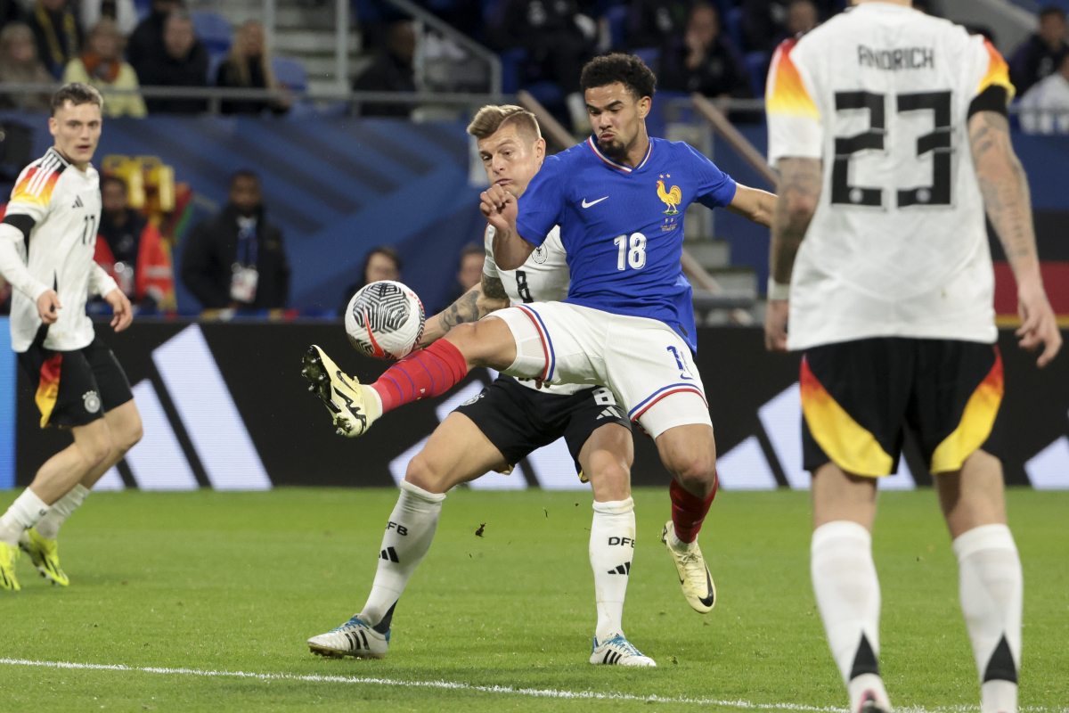 意大利国籍英冠联赛球队球员展开磨砺