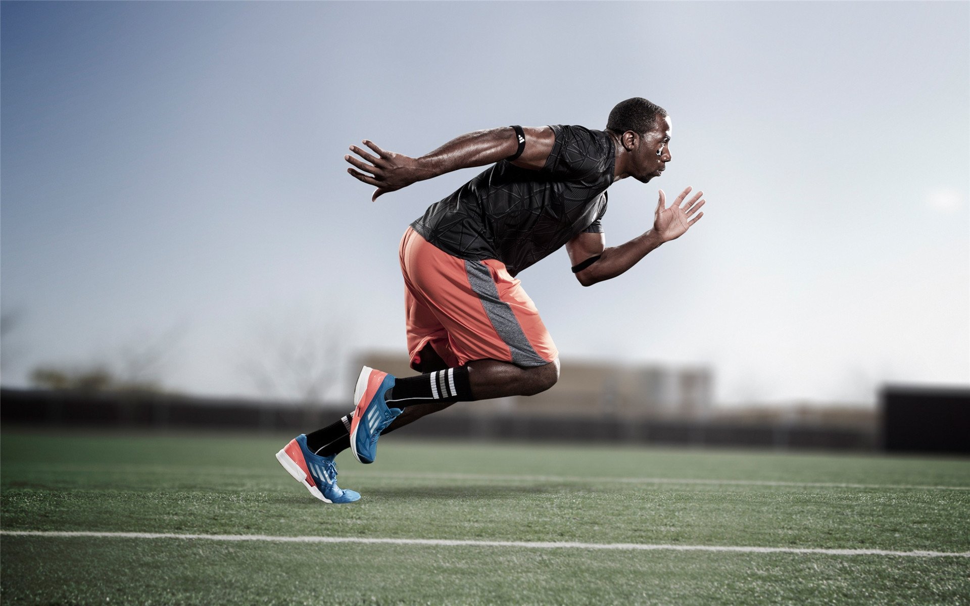 赛道与球场，当F1引擎轰鸣遇见勒布朗的传奇之夜