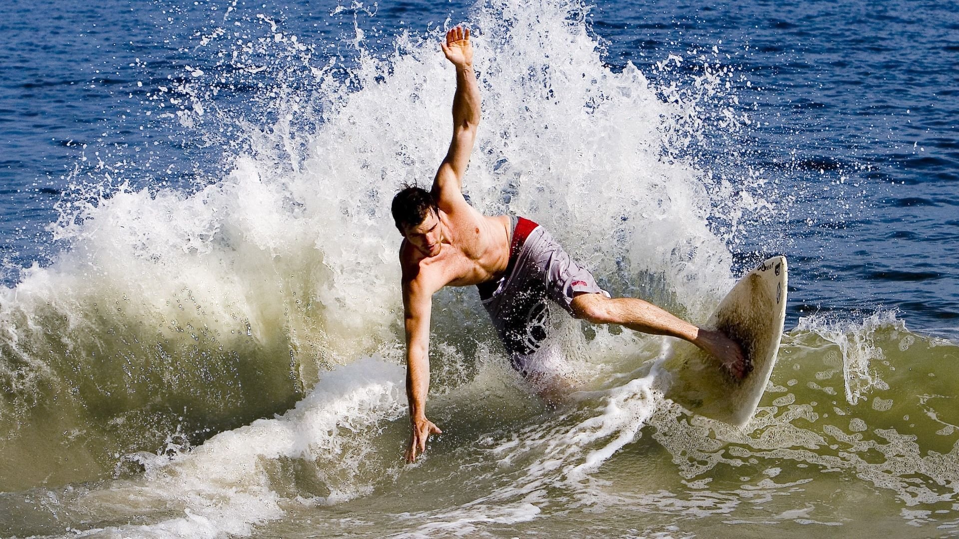 世界排名争夺战之夜,巴斯托尼关键时刻站出来