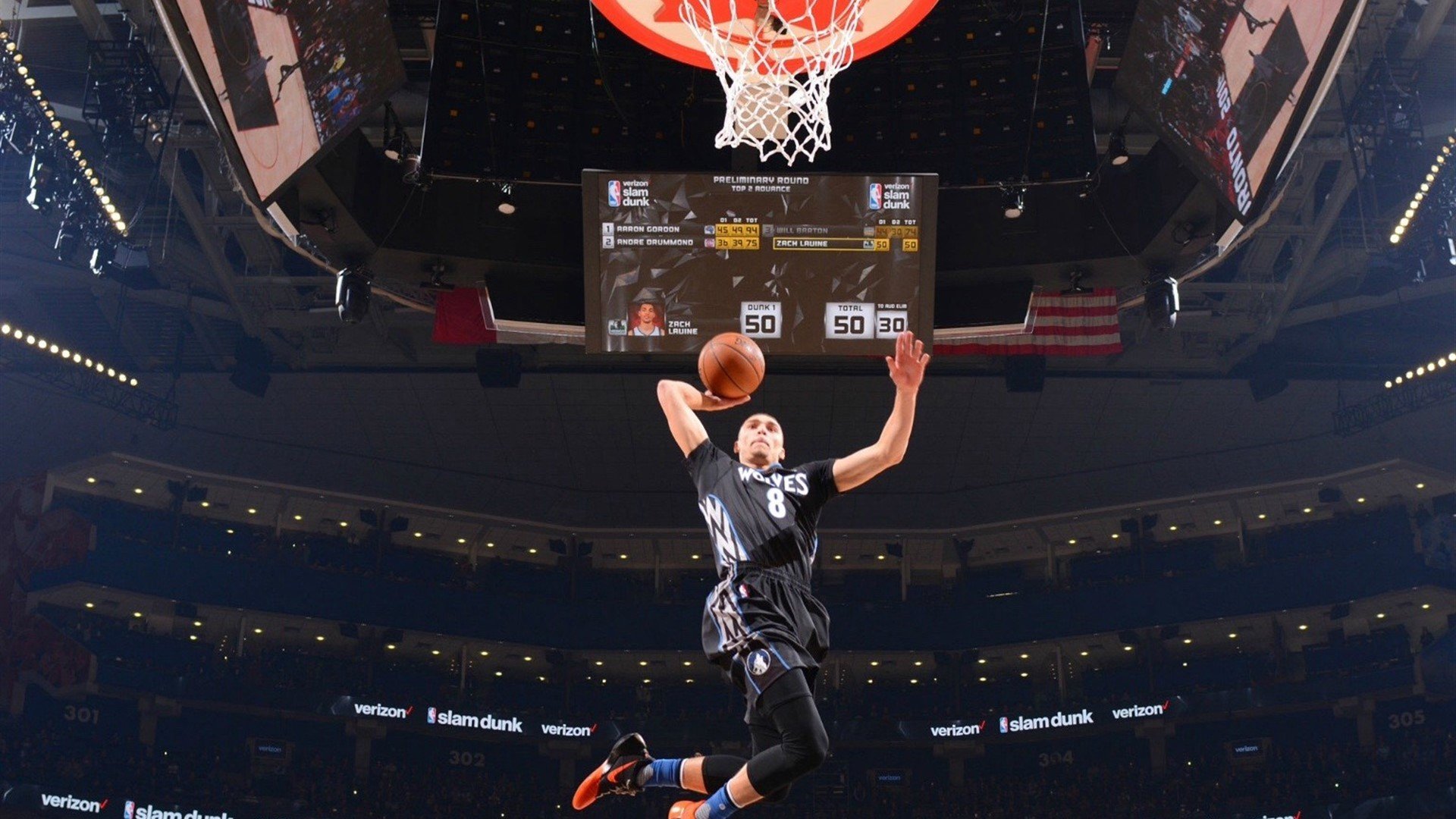 设定很精彩，充满了戏剧张力和足球世界的独特叙事感。我们先来扩展思维，构思一些有冲击力的文章标题